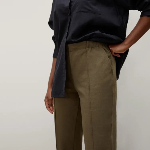Everlane Pants - Like New Everlane The Dream Pant in Dark Forest Medium
